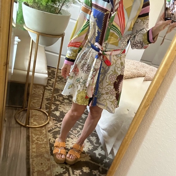 Printed Zara, button down, long sleeve, tie belt s beautiful dress. Xs - Picture 2 of 6